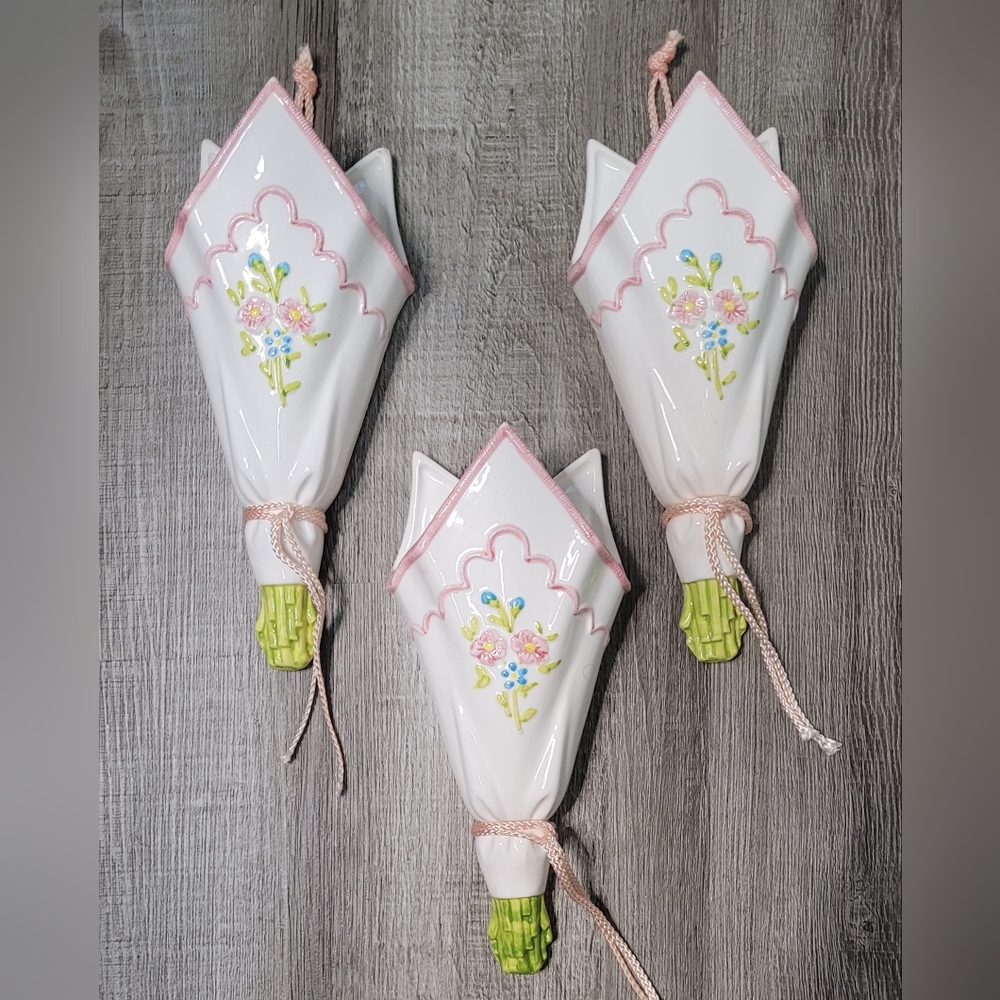 French Country Handkerchief Ceramic Floral Wall Pockets - Picture 1 of 15